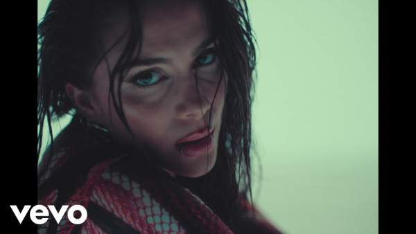 A Veces A Besos Lyrics - Greeicy