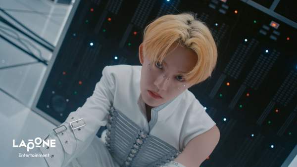 LOUD Lyrics (English Translation) - INI