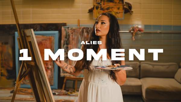 1 Moment Lyrics - Alies