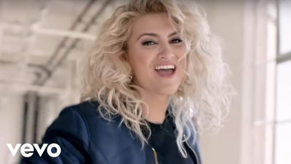Don't You Worry 'Bout a Thing Lyrics - Tori Kelly