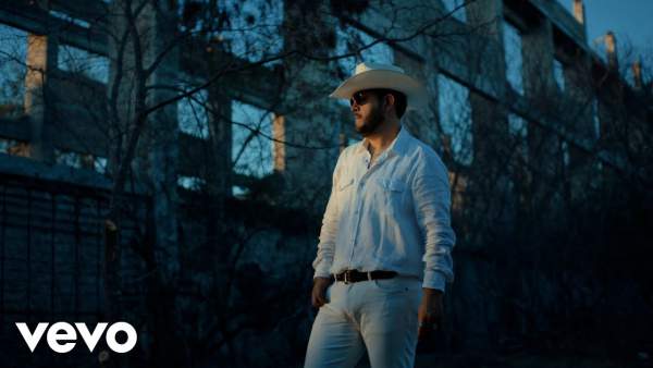 Traigo Saldo y Ganas de Rogar Lyrics - Eden Muñoz
