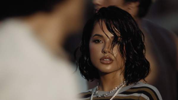 COMO DIABLOS LYRICS - BECKY G