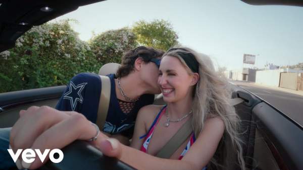 Kissing With The Top Down Lyrics - LAUREL