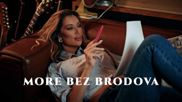 More bez brodova Lyrics - Tea Tairović