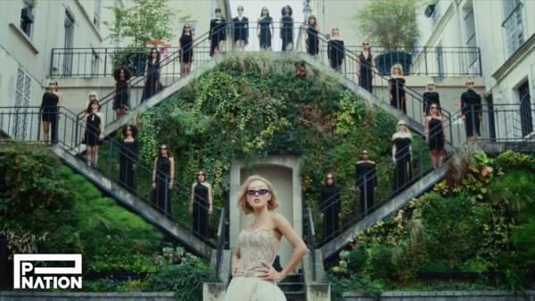 NA Lyrics (English Translation) - HWASA (화사)