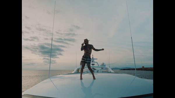 Pasaporte Lyrics - Rauw Alejandro, Mr. Naisgai