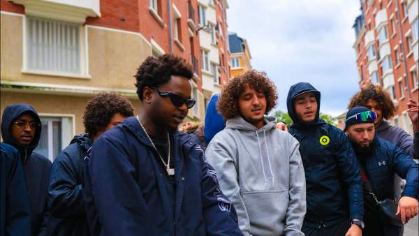 Calmement Lyrics - Mougli
