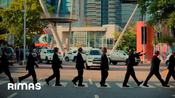 NO ES NORMAL Lyrics - Big Soto