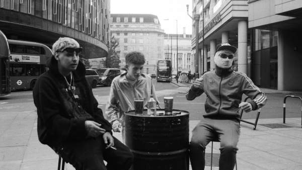 LONDON EYE Lyrics - Slowez