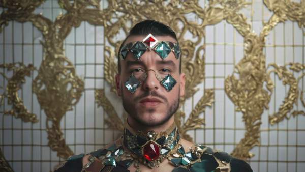 Mutlu Yıllar Lyrics - Cem Adrian, Emir Can İğrek