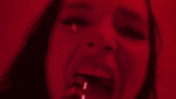 The center’s falling out Lyrics - Poppy