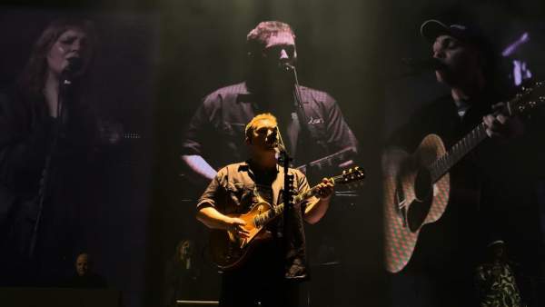 Arm’s Length Lyrics - Sam Fender