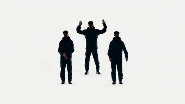 NOS CREÍAMOS KIES Lyrics (English Translation) - HOKE, Morad