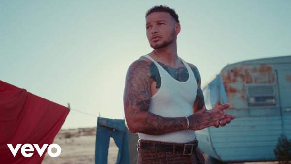 Beside Me Lyrics - Kane Brown