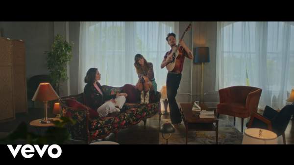 Cinco Minutos Más Lyrics - Lasso, Ha-Ash