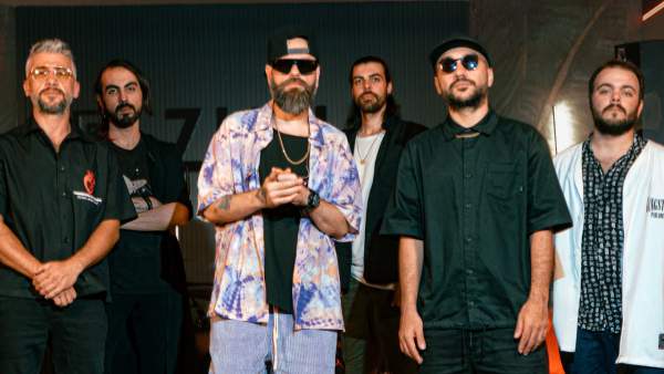 Hiç Sevmedim Seni (Haykestra Live) Lyrics - Hayki, Da Poet
