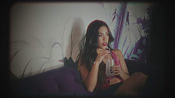 La Esquinita Lyrics - Alevalen