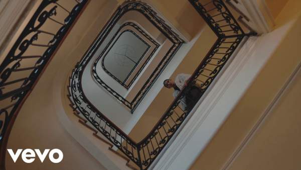 Le Tipe Lyrics - Guè