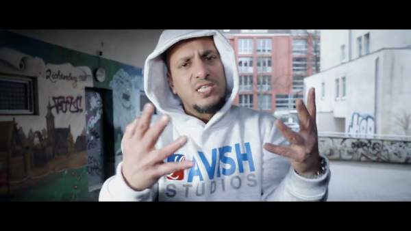 Majestät Lyrics - Alpa Gun