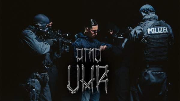 Uhr Lyrics - Amo