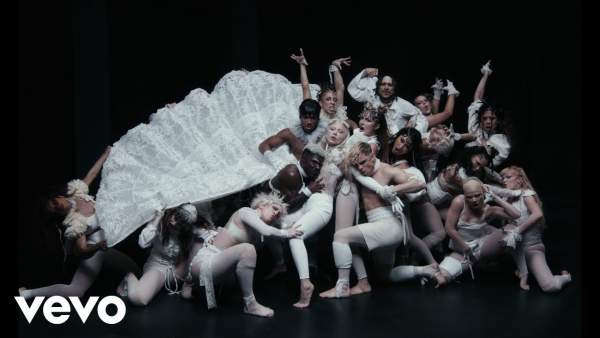 Abracadabra Lyrics (German Translation) - Lady Gaga