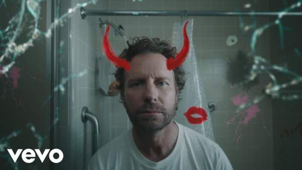 She Hates Me Lyrics - Dierks Bentley