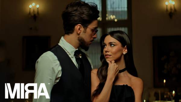 Toată Lumea Dansează Lyrics - MIRA