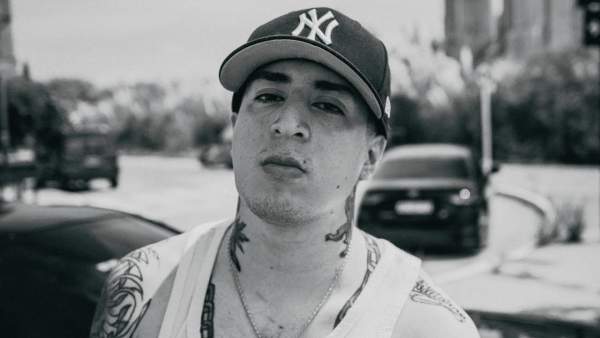 Algo Caro Lyrics - TK