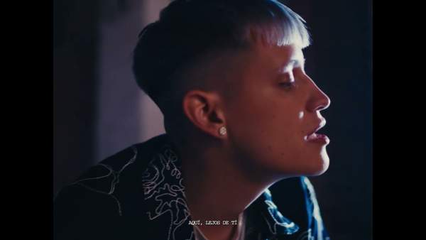 Debo Aterrizar Lyrics (English Translation) - Kidd Voodoo
