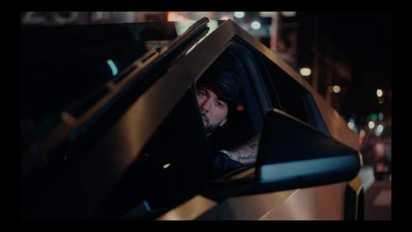 Hac A Dos Lyrics (English Translation) - Malik Montana