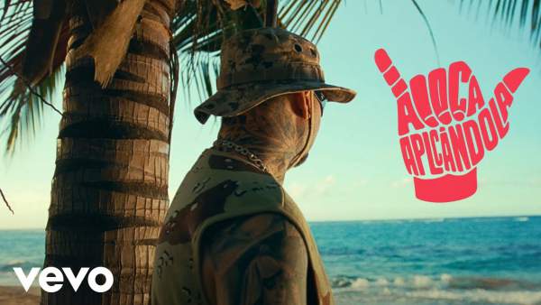 Aplicándola Lyrics (English Translation) - Farruko