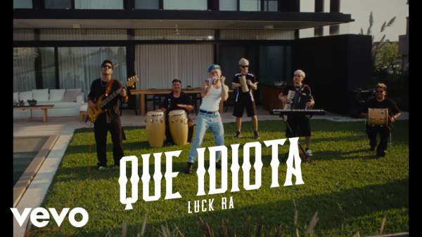 QUÉ IDIOTA Lyrics - Luck Ra