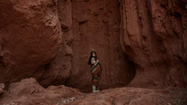 Una Loca Enamorada Lyrics - Cazzu, WIU