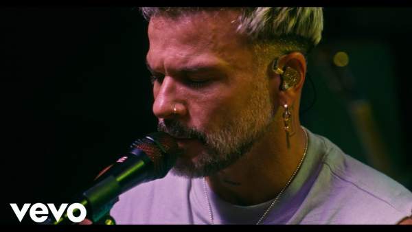 Aquí Estaré Lyrics - Pedro Capó