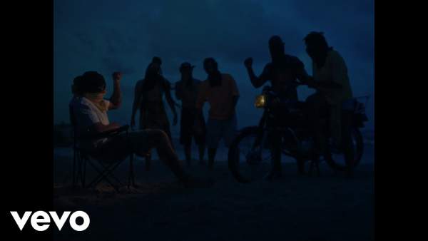 Borondo Lyrics - Beéle