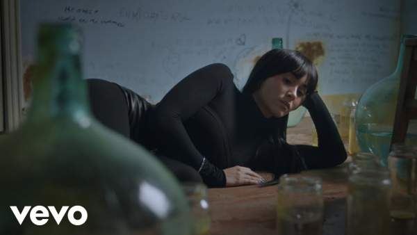 CUANDO HABLES CON ÉL Lyrics (English Translation) - Aitana