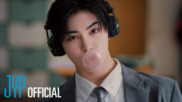 FREEZE Lyrics (English Translation) - KickFlip (킥플립)