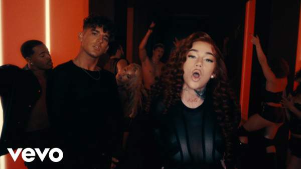 HOE Lyrics - Benjamin Elgar, Bhad Bhabie