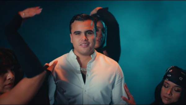 Linda Mujer Lyrics (English Translation) - Ian Cordova