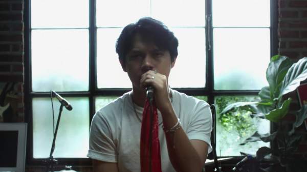 Pesona Sederhana Lyrics - Rony Parulian