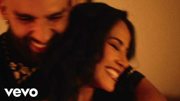 QUÉ HACES Lyrics (English Translation) - Becky G, Manuel Turizo