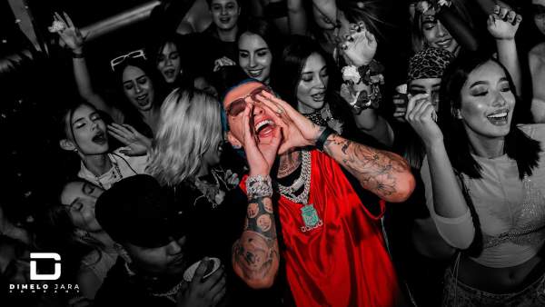UNA NOCHE DE LOCURA Lyrics - Blessd, Tayson Kryss