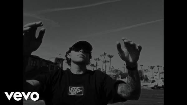 Una vez al mes Lyrics - Beéle