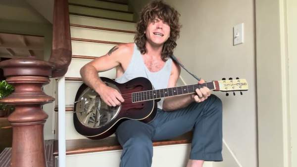 Don’t Go Giving Up Lyrics - Jesse Welles