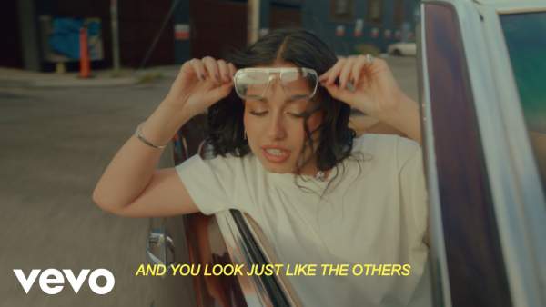 Girls Like You Lyrics - Sofia Camara
