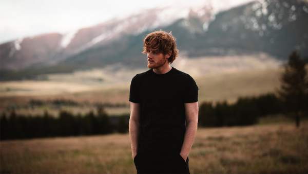 Yellowstone (Holding you) Lyrics - Matt Hansen