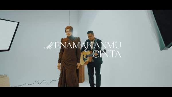 Menamakanmu Cinta Lyrics - Dato’ Sri Siti Nurhaliza, Ade Govinda