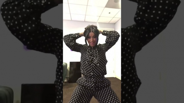 Bodega Baddie Lyrics - Cardi B