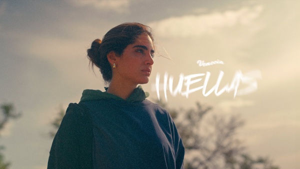 Huellas Lyrics (English Translation) - Venecia