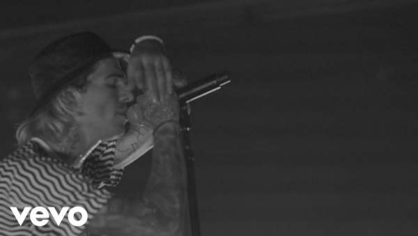 Cinnamon Lyrics - The Neighbourhood